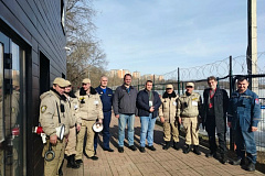 Спасатели на воде провели для охраны парка мастер - класс по спасению человека из воды